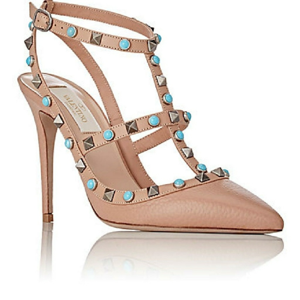 Valentino  Beige Leather Rockstud pumps Size 7